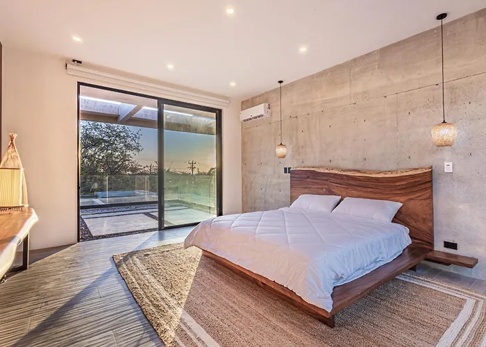 New 6 Bd Modern Walk To *