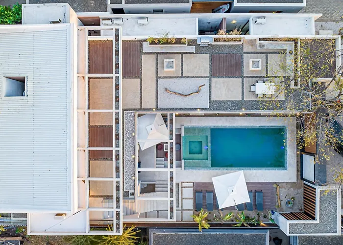New 6 Bd Modern Walk To * Tamarindo