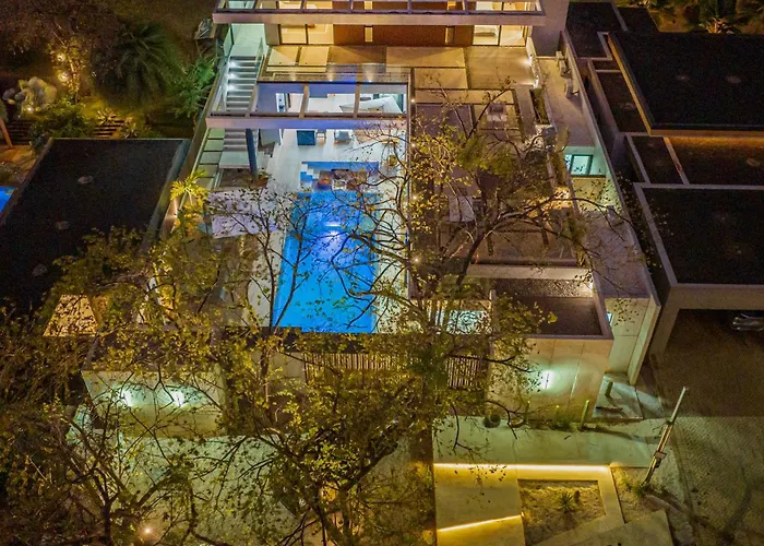 New 6 Bd Modern Walk To Tamarindo