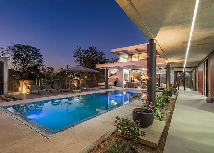 New 6 Bd Modern Walk To *