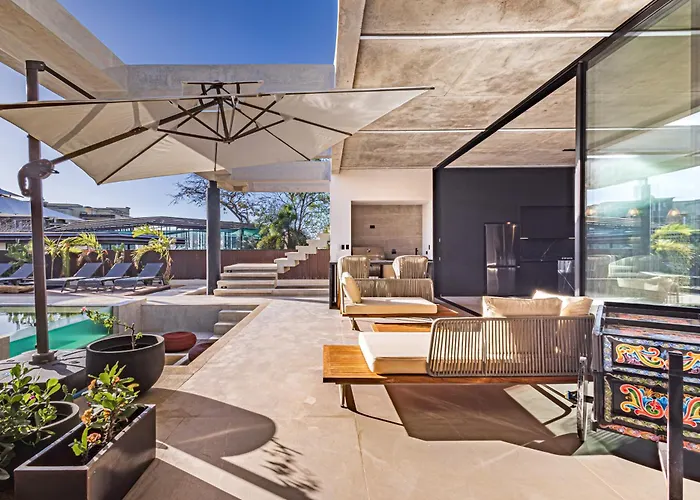 New 6 Bd Modern Walk To * Tamarindo