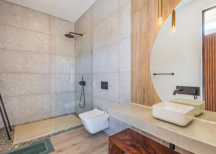 New 6 Bd Modern Walk To Tamarindo